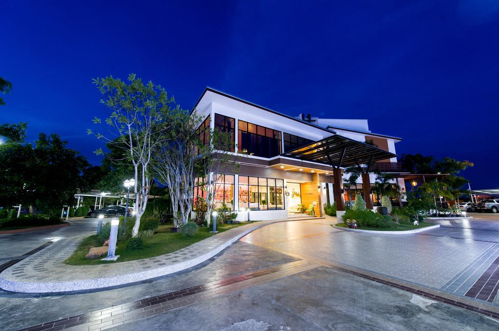 Mamaison Hotel Buriram Buitenkant foto